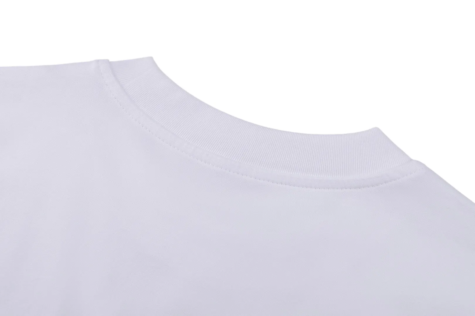 Moncler 26SS （White） 2,399 ， 32 200 100% ， 1*1 285 ， ，Breathable ， 。 ， ， ， 。 ， ； ， ， ， 。 ， ， ， 。 ， ， Same Style ， ， ， ， Same Style。 Size:S-M-L-XL